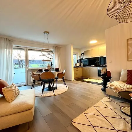 Stilvolle 3-zimmer In Mit Balkon Und Guter Autobahnanbindung Appartamento
