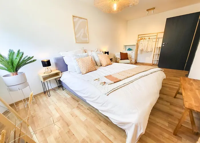Stilvolle 3-zimmer In Mit Balkon Und Guter Autobahnanbindung 公寓